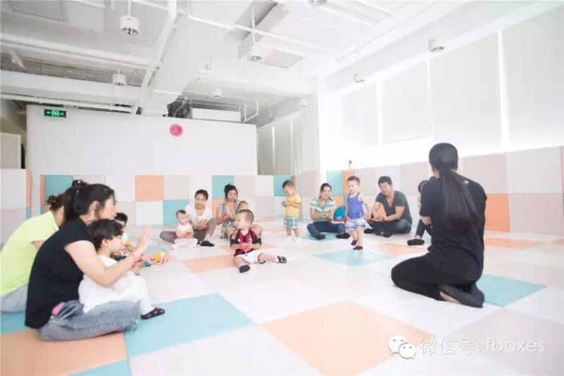 故事开始于小明，一个对未来充满憧憬的小学生。